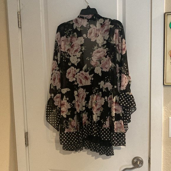 2 pc. Tank tunic with cover. Size Medium black with rose pattern. - Picture 8 of 8